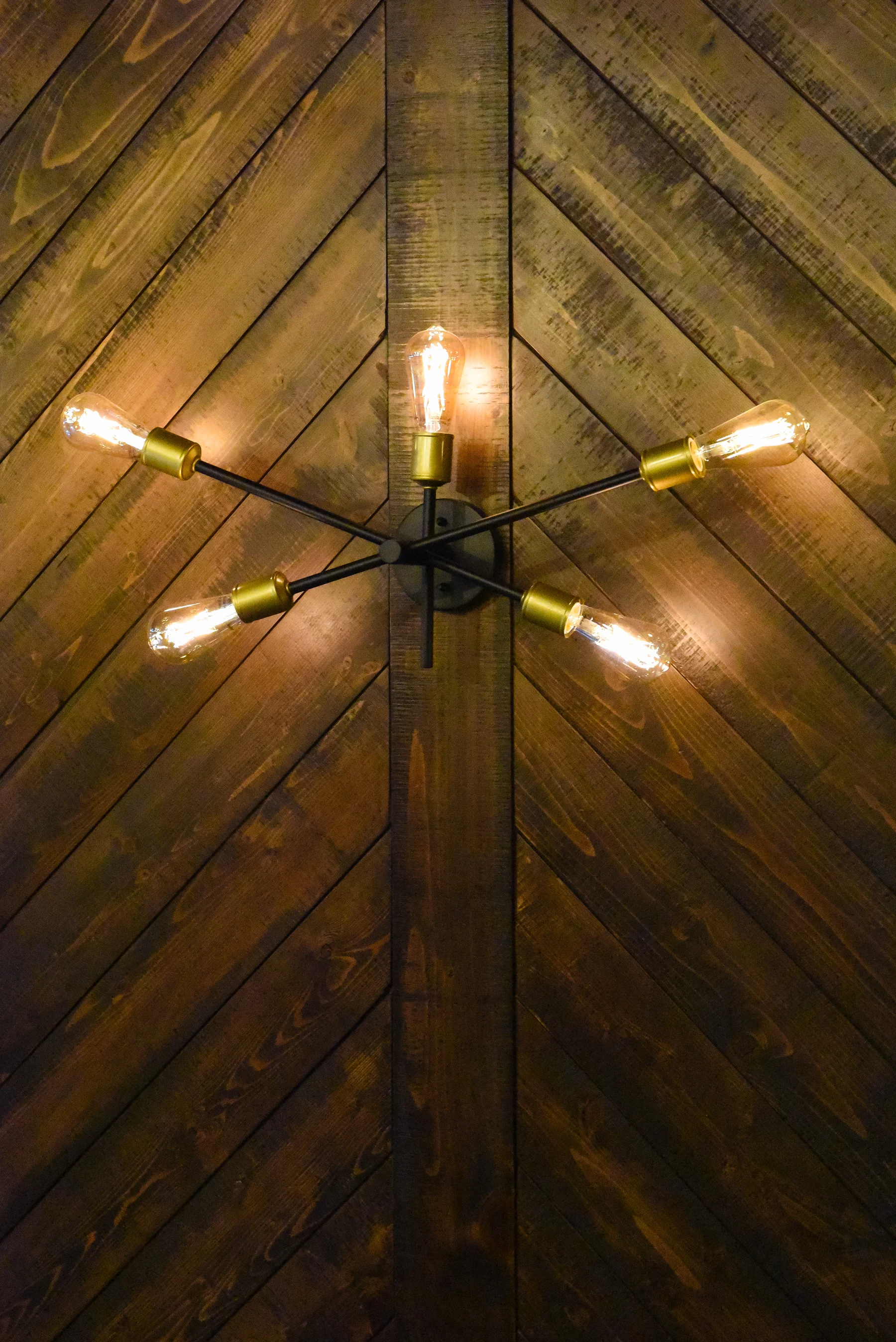 Warm light, natural wood